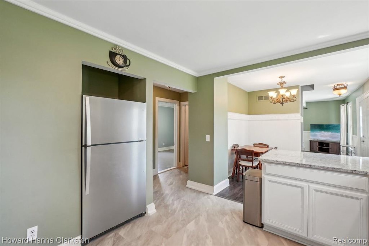 505 N Adelaide St in Fenton, MI Photo 9