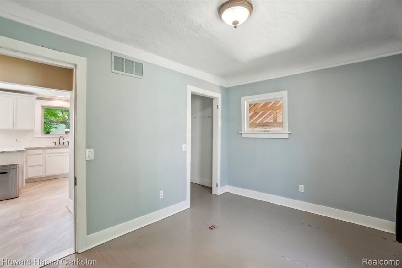 505 N Adelaide St in Fenton, MI Photo 13