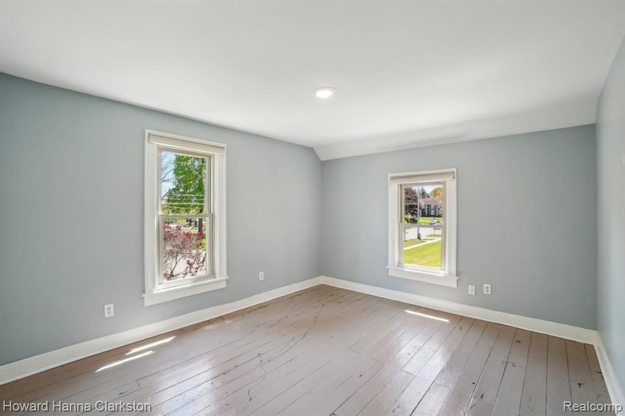 505 N Adelaide St in Fenton, MI Photo 18