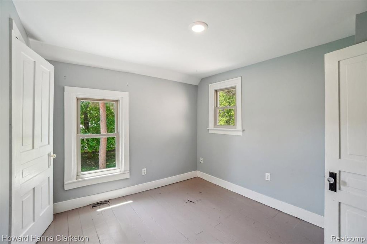 505 N Adelaide St in Fenton, MI Photo 21