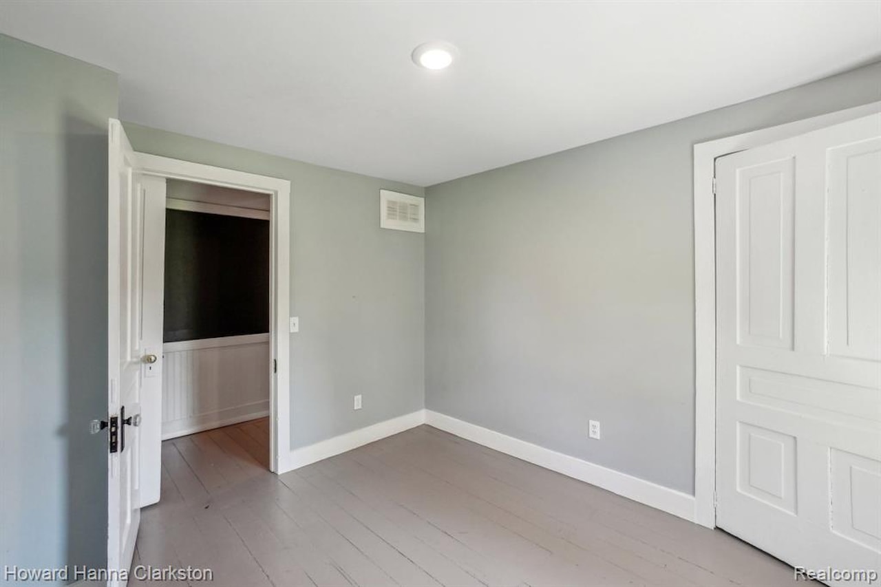505 N Adelaide St in Fenton, MI Photo 22