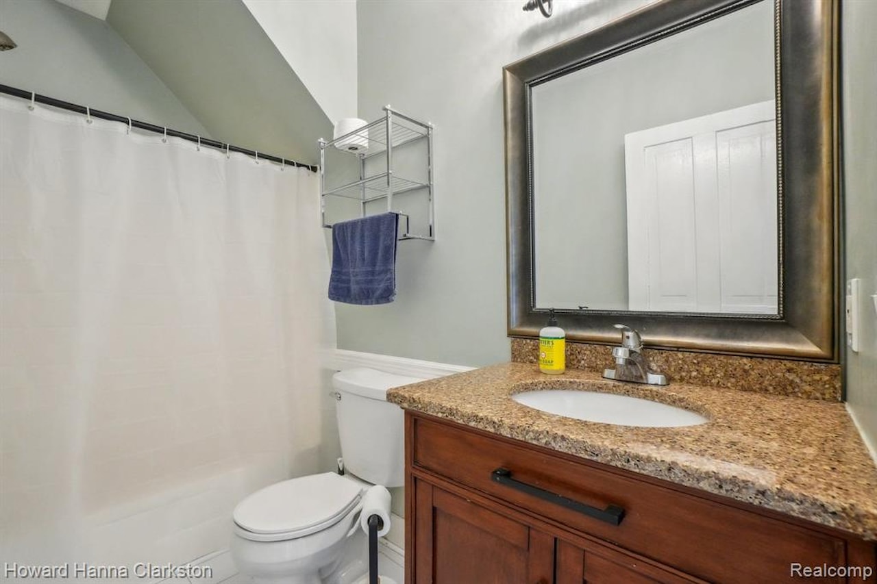 505 N Adelaide St in Fenton, MI Photo 11