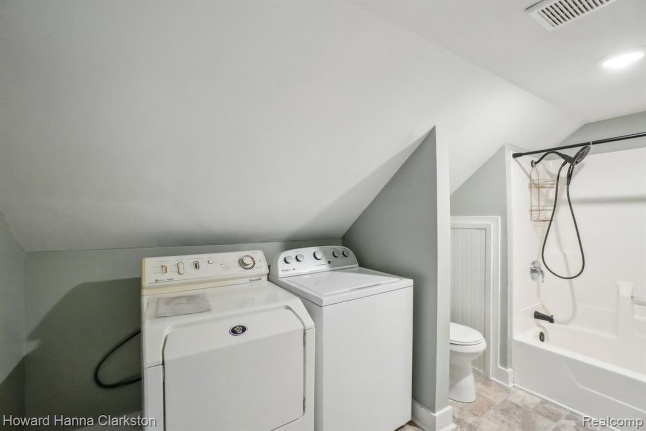 505 N Adelaide St in Fenton, MI Photo 24