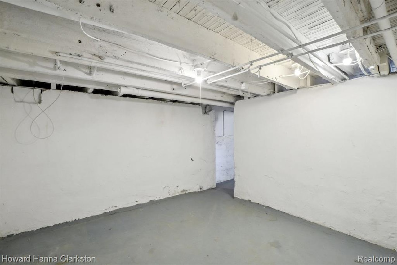 505 N Adelaide St in Fenton, MI Photo 25