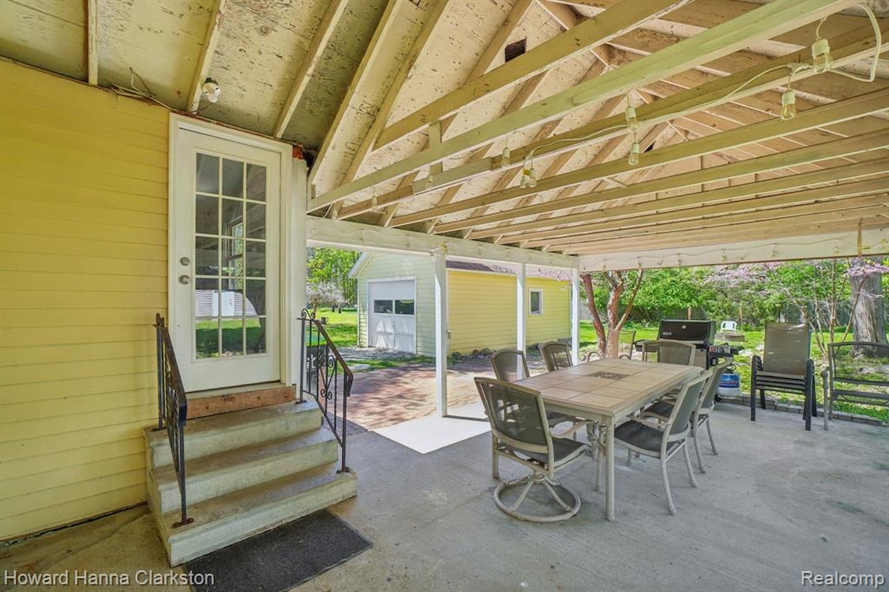 505 N Adelaide St in Fenton, MI Photo 27