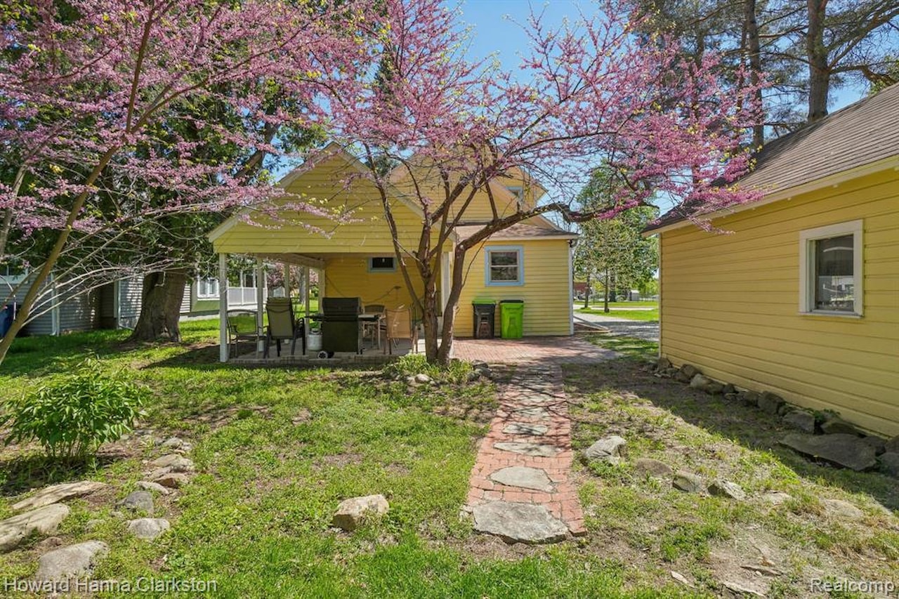 505 N Adelaide St in Fenton, MI Photo 31