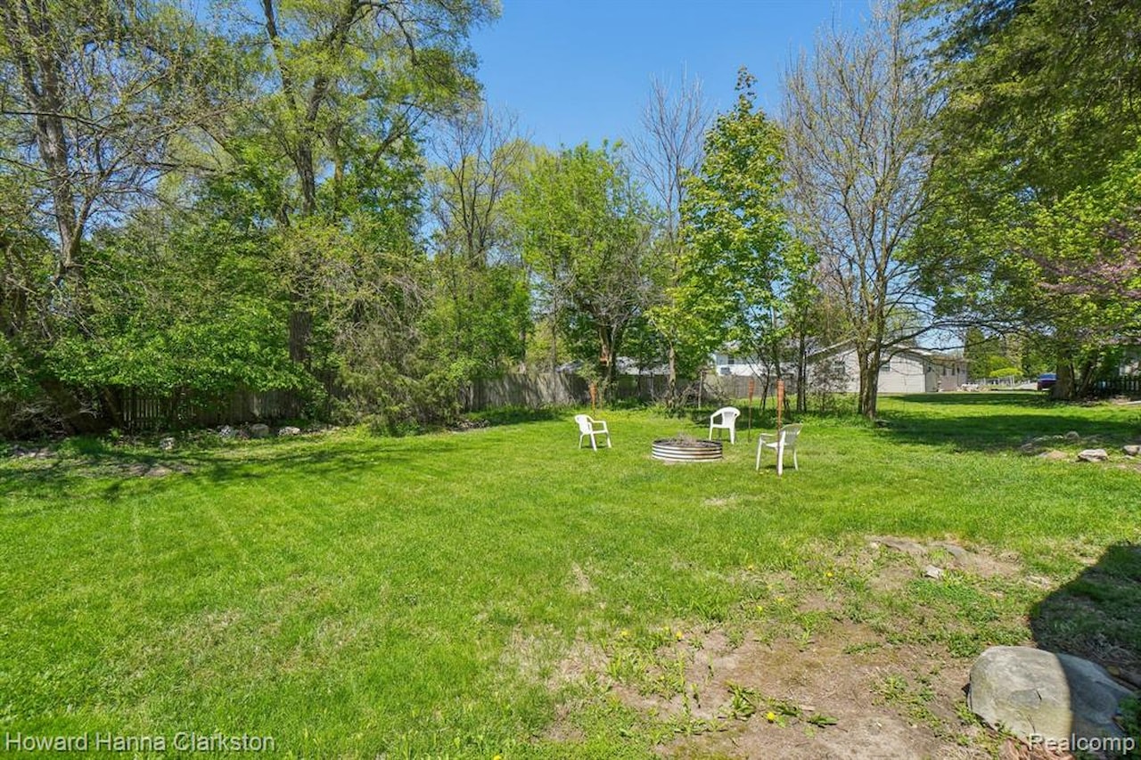 505 N Adelaide St in Fenton, MI Photo 32