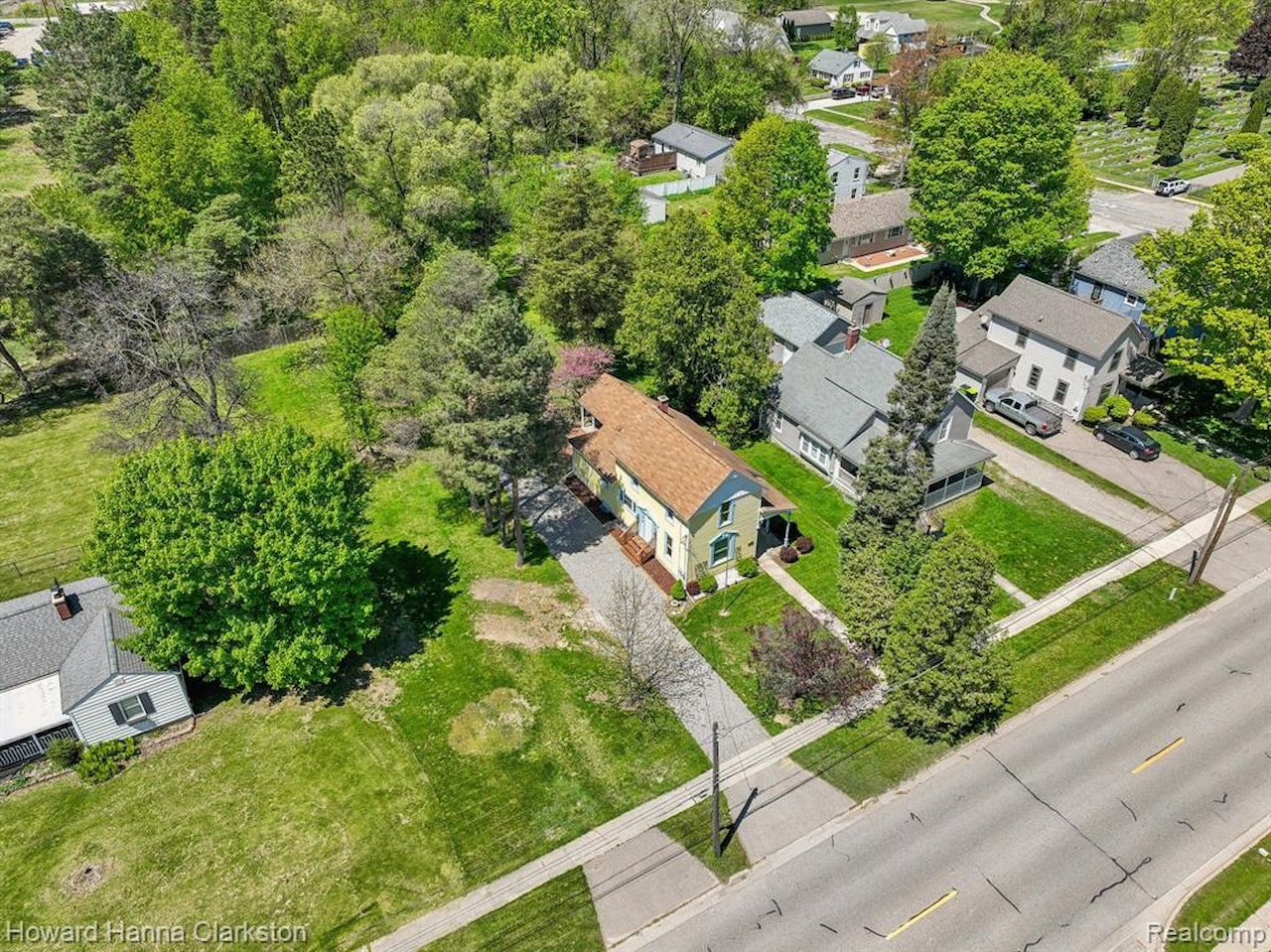 505 N Adelaide St in Fenton, MI Photo 35