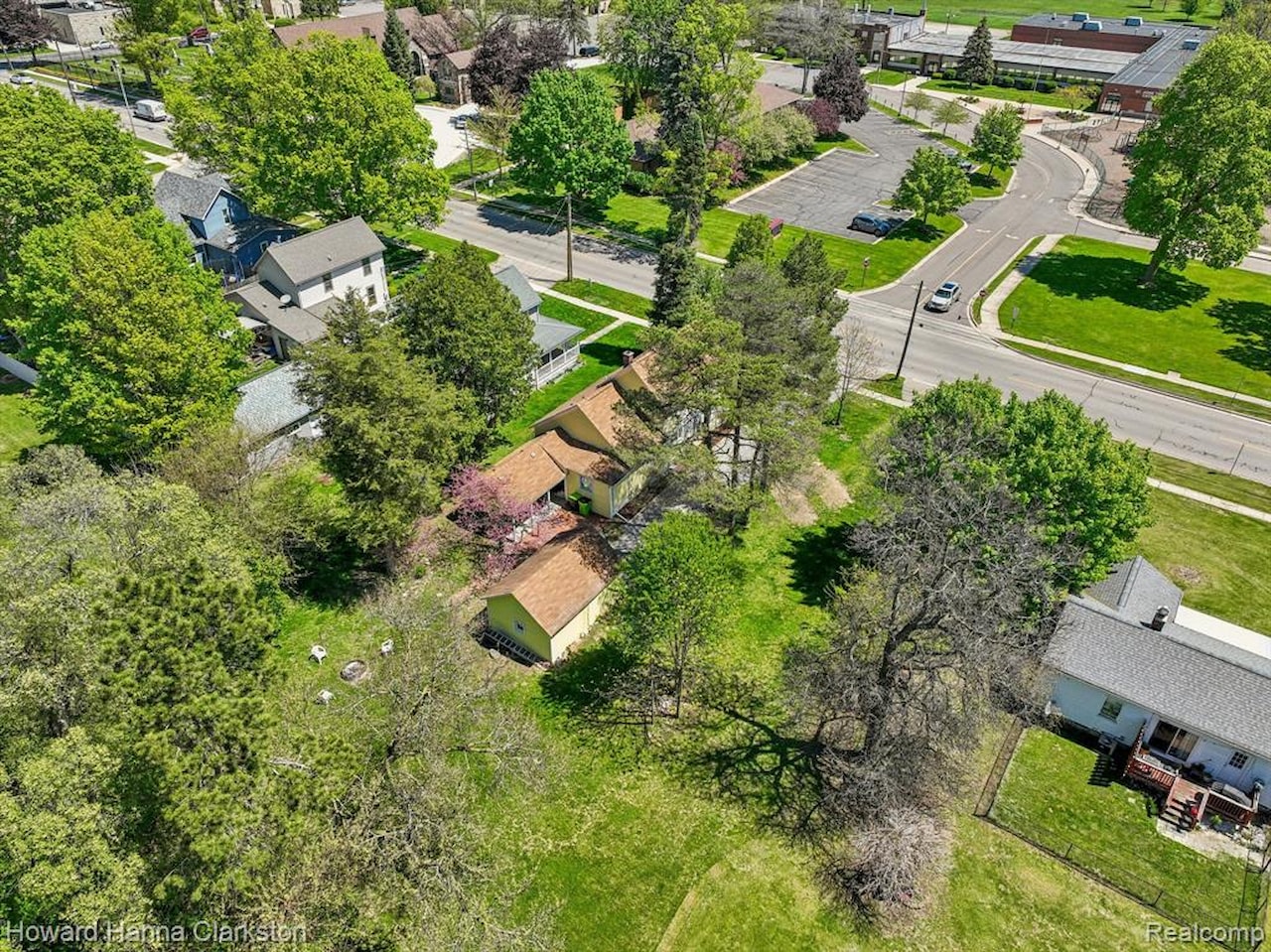 505 N Adelaide St in Fenton, MI Photo 36