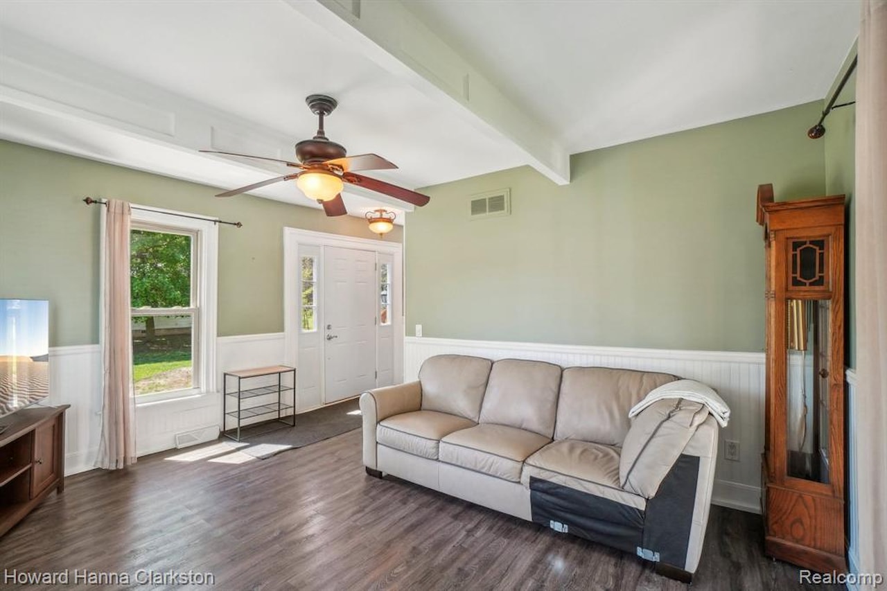 505 N Adelaide St in Fenton, MI Photo 4