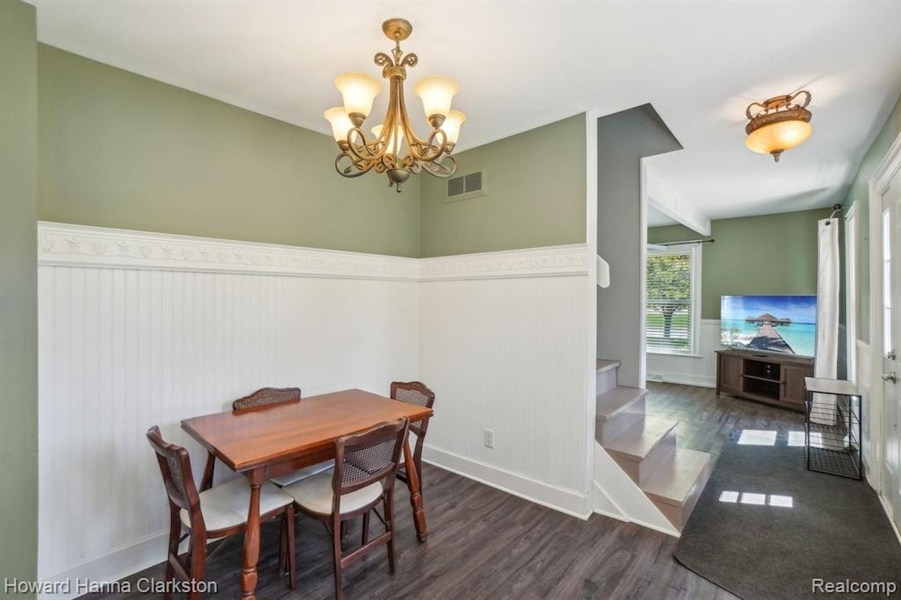 505 N Adelaide St in Fenton, MI Photo 6