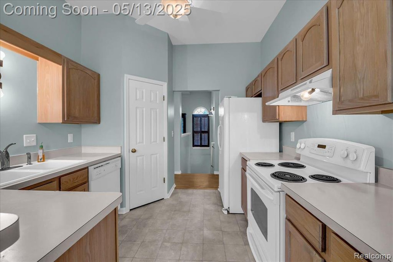 4134 Aspen Circle in Burton, MI Photo 9
