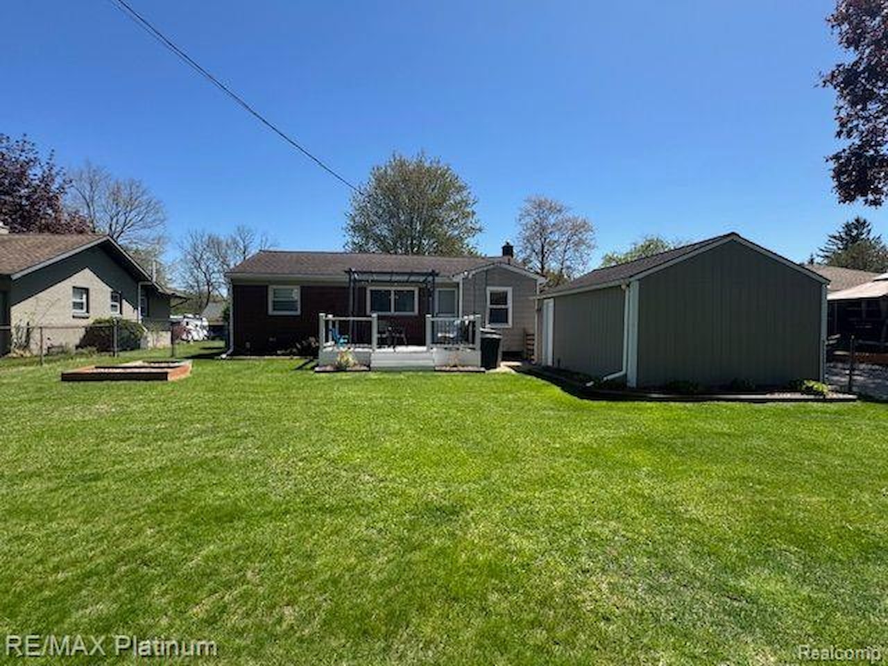 415 Crystal St in Milford Vlg, MI Photo 4