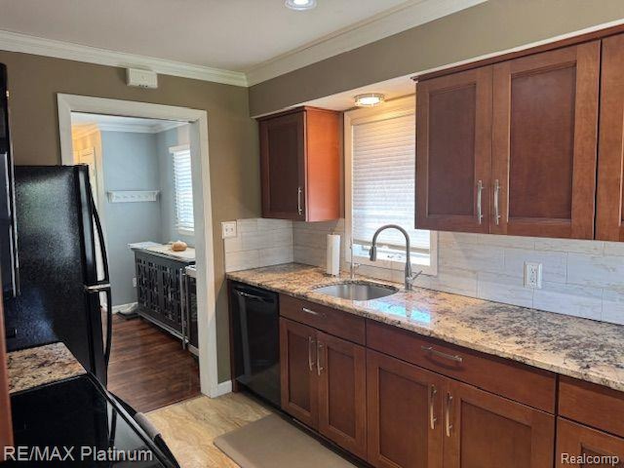 415 Crystal St in Milford Vlg, MI Photo 8