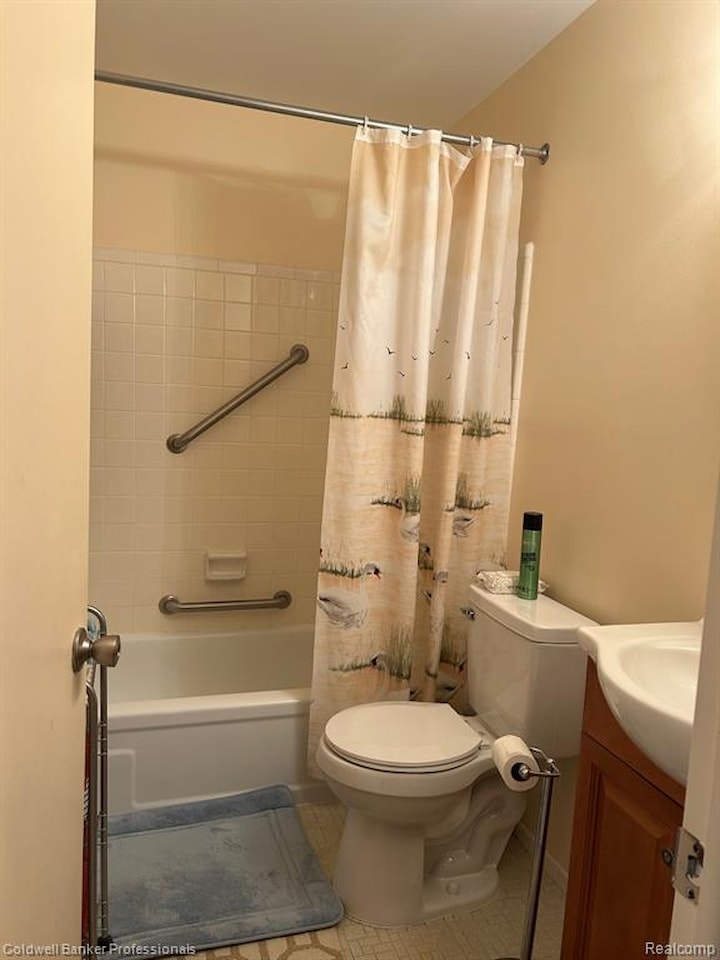 49936 Helfer Blvd #8 in Wixom, MI Photo 8