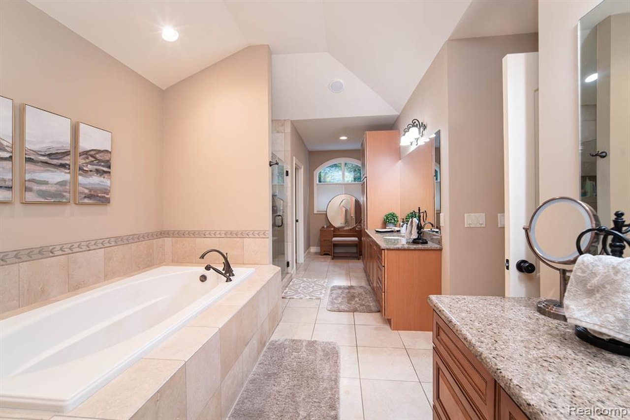 8307  Granite  Ct in Webster Twp, MI Photo 18