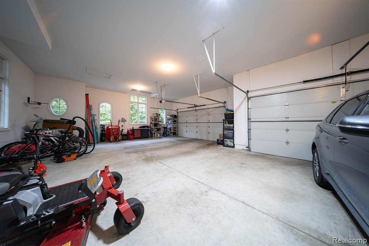 8307  Granite  Ct in Webster Twp, MI Photo 29