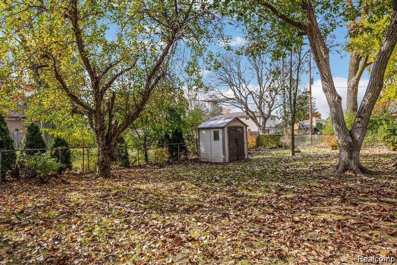 17253 Lincoln Dr in Southfield, MI Photo 31