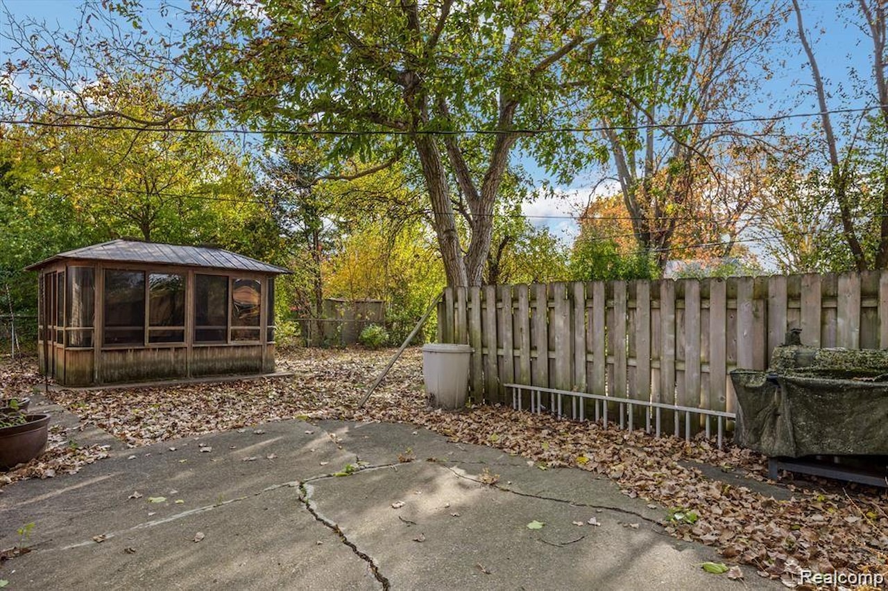 17253 Lincoln Dr in Southfield, MI Photo 28