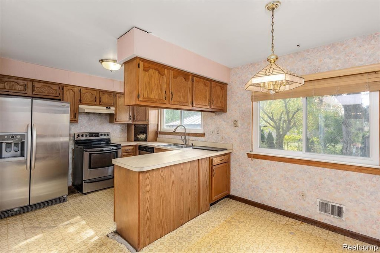 17253 Lincoln Dr in Southfield, MI Photo 13