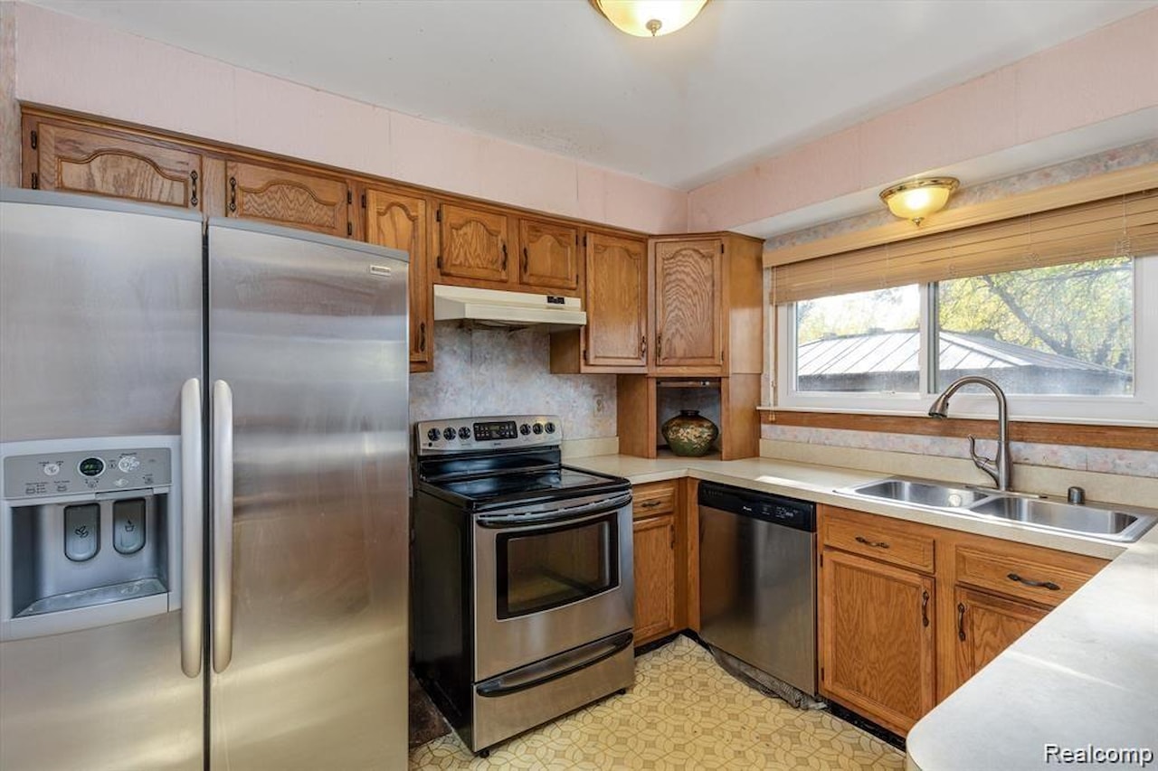 17253 Lincoln Dr in Southfield, MI Photo 11