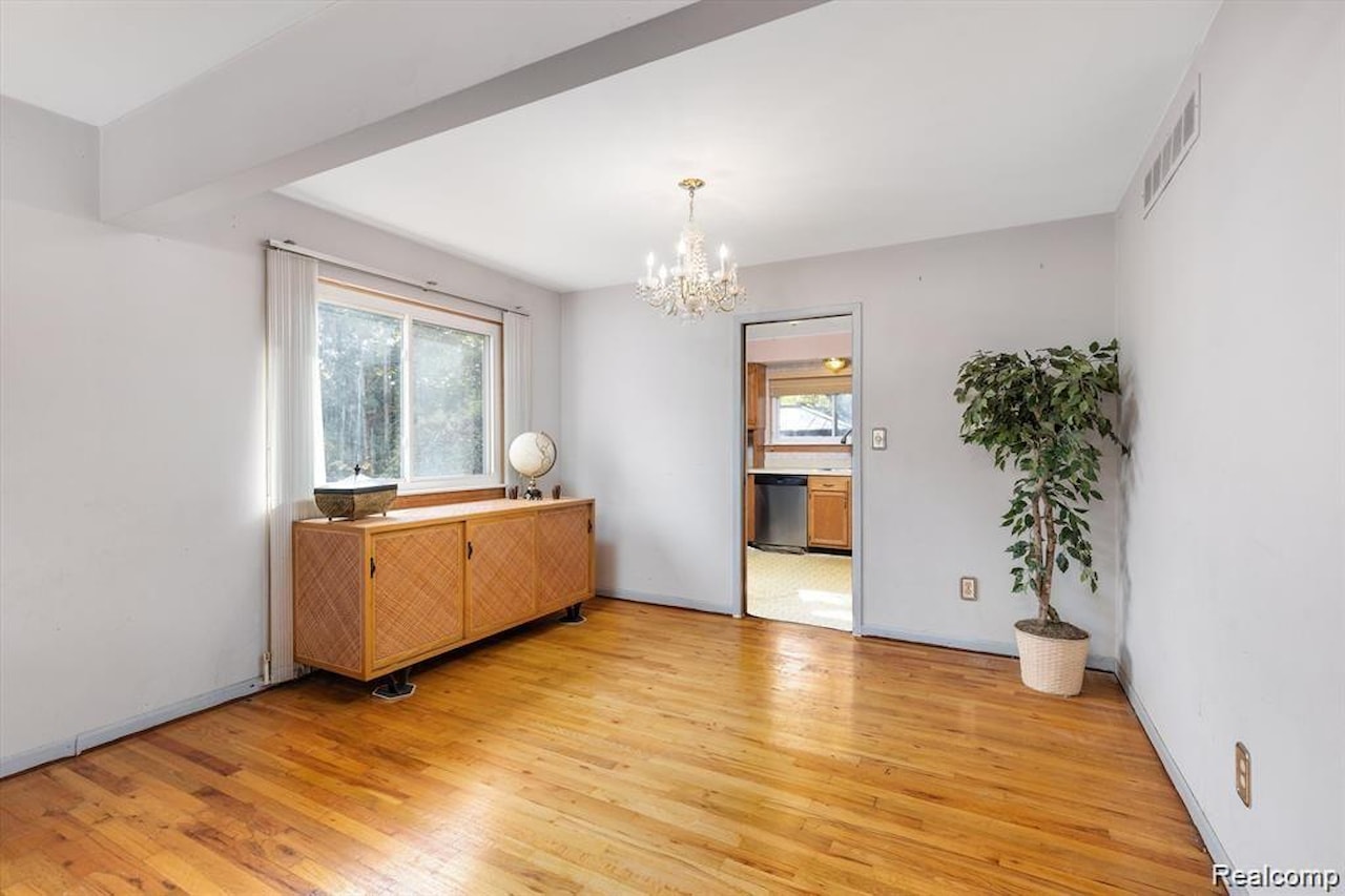 17253 Lincoln Dr in Southfield, MI Photo 9