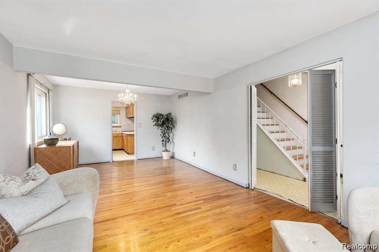 17253 Lincoln Dr in Southfield, MI Photo 6