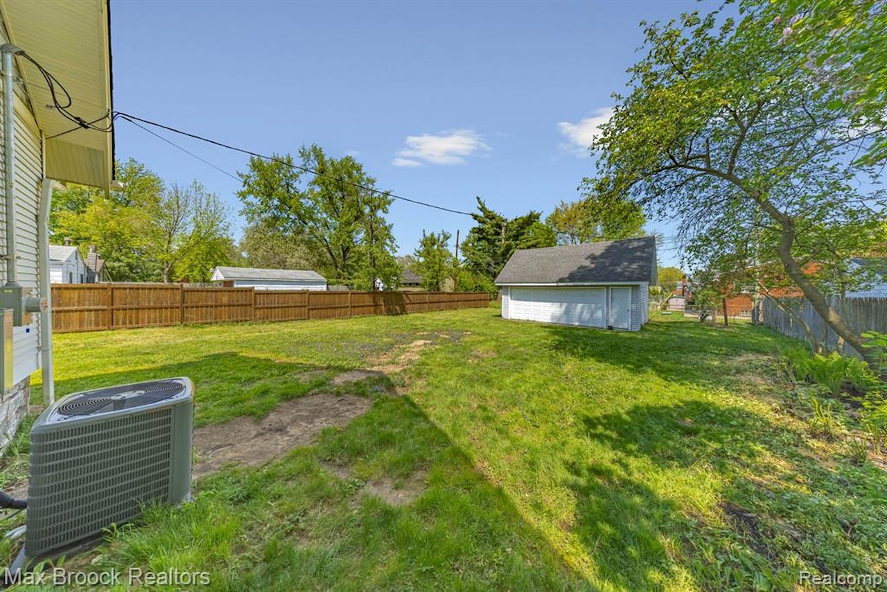 3506 N Main St in Royal Oak, MI Photo 31