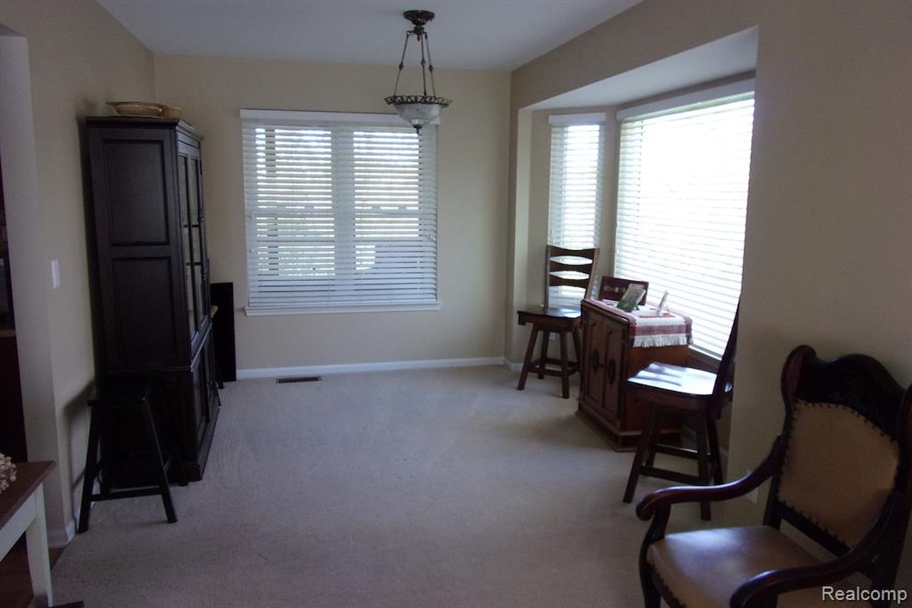 3163 W Ridge Ct in Commerce Twp, MI Photo 4