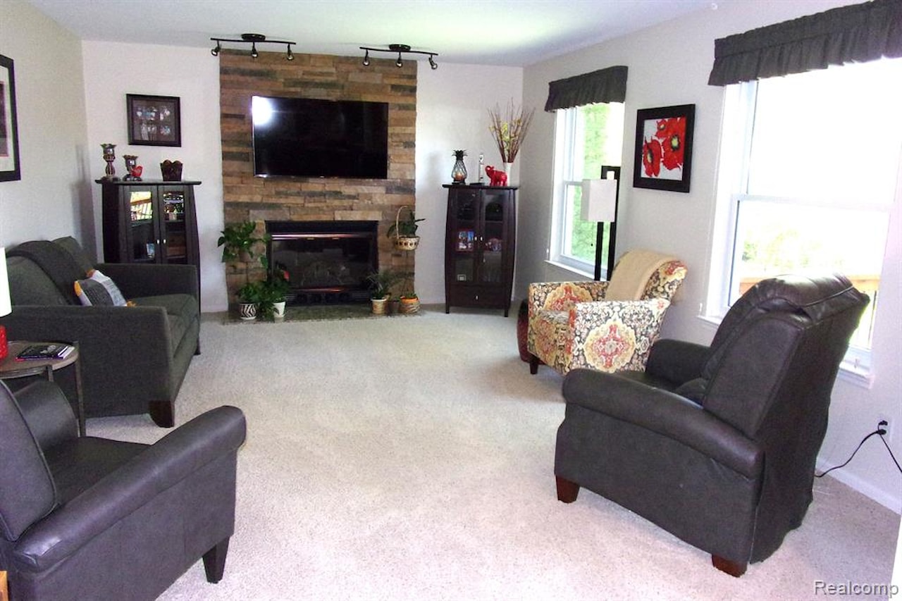 3163 W Ridge Ct in Commerce Twp, MI Photo 6