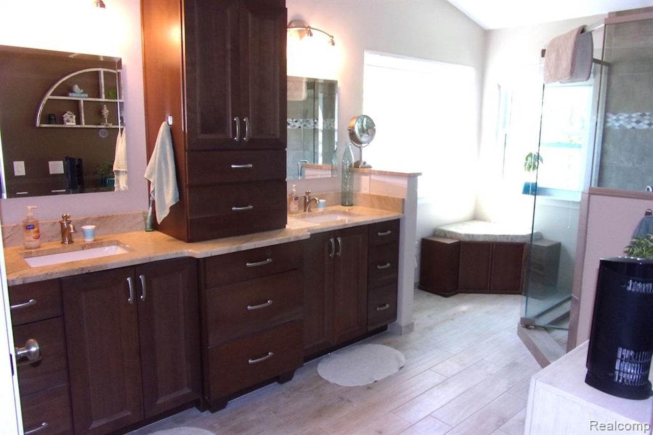 3163 W Ridge Ct in Commerce Twp, MI Photo 7