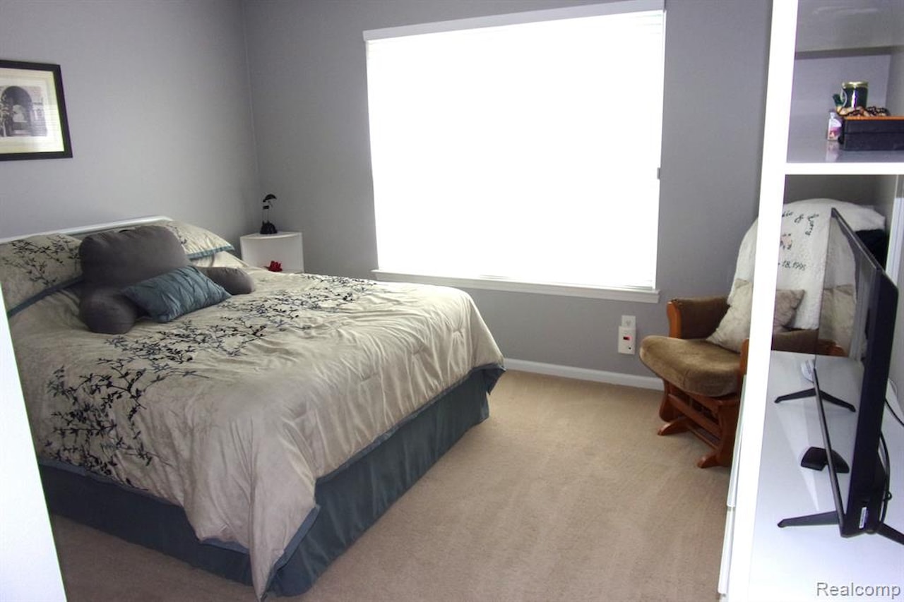 3163 W Ridge Ct in Commerce Twp, MI Photo 9