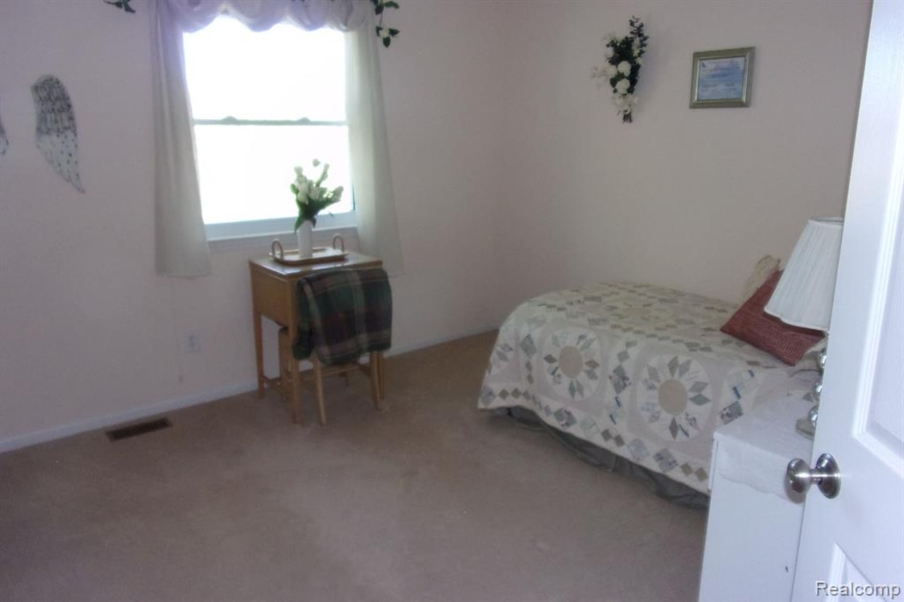 3163 W Ridge Ct in Commerce Twp, MI Photo 10