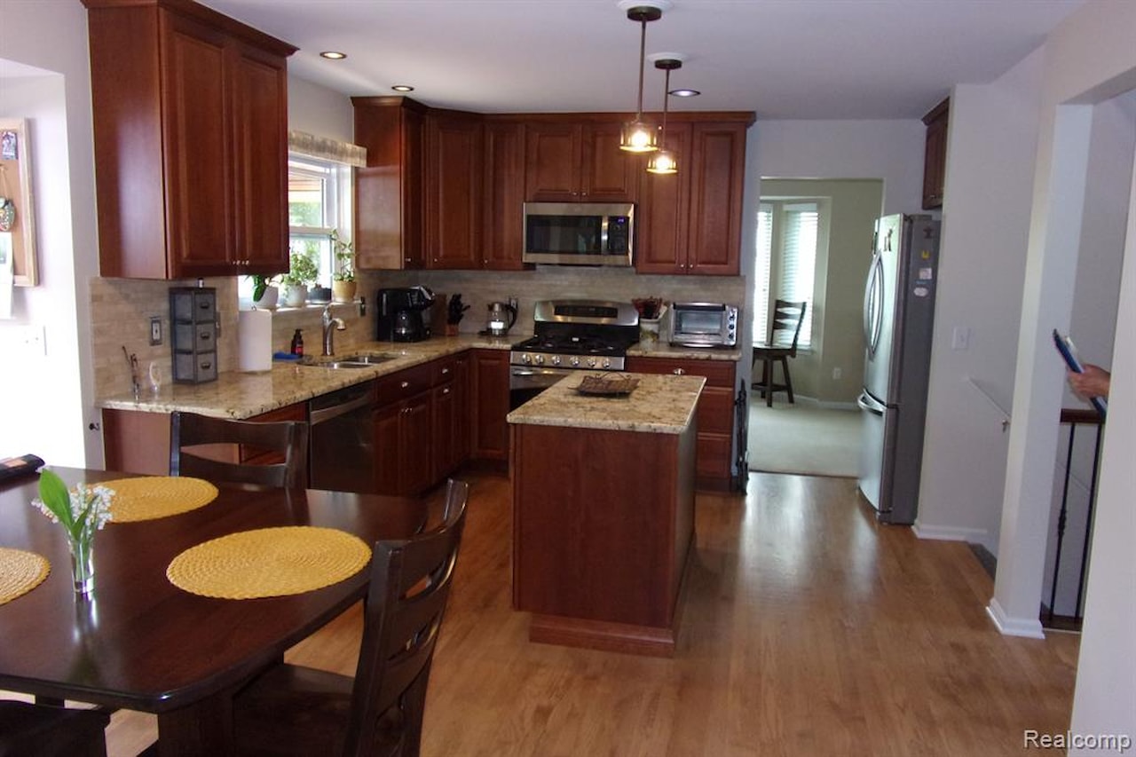3163 W Ridge Ct in Commerce Twp, MI Photo 17