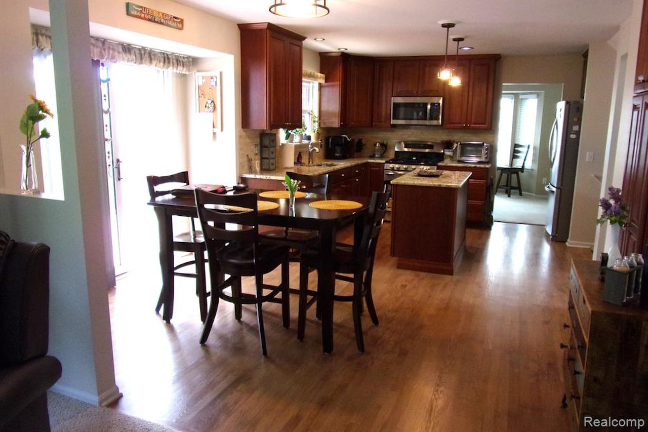 3163 W Ridge Ct in Commerce Twp, MI Photo 18