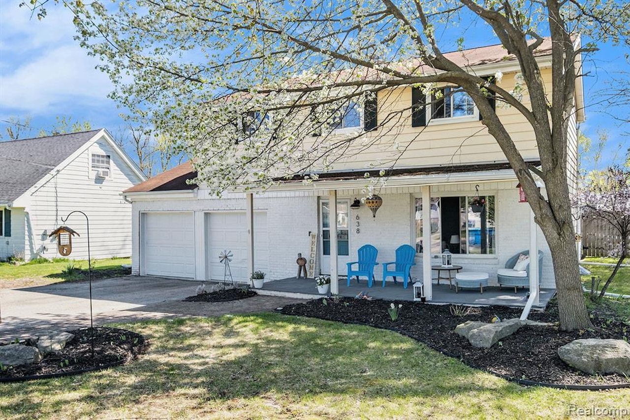 638 Franklin St in Linden, MI Photo 4
