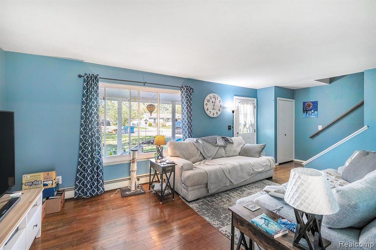 638 Franklin St in Linden, MI Photo 6