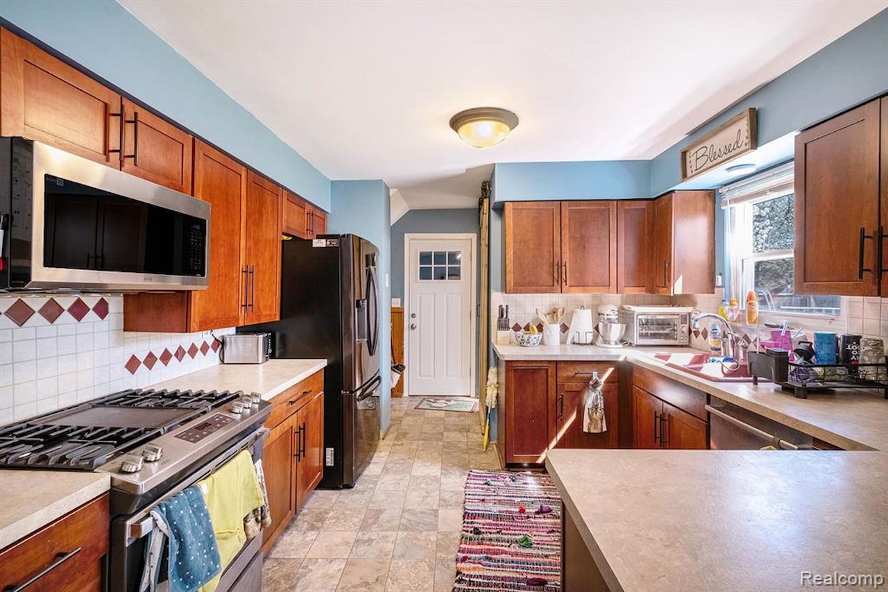 638 Franklin St in Linden, MI Photo 10