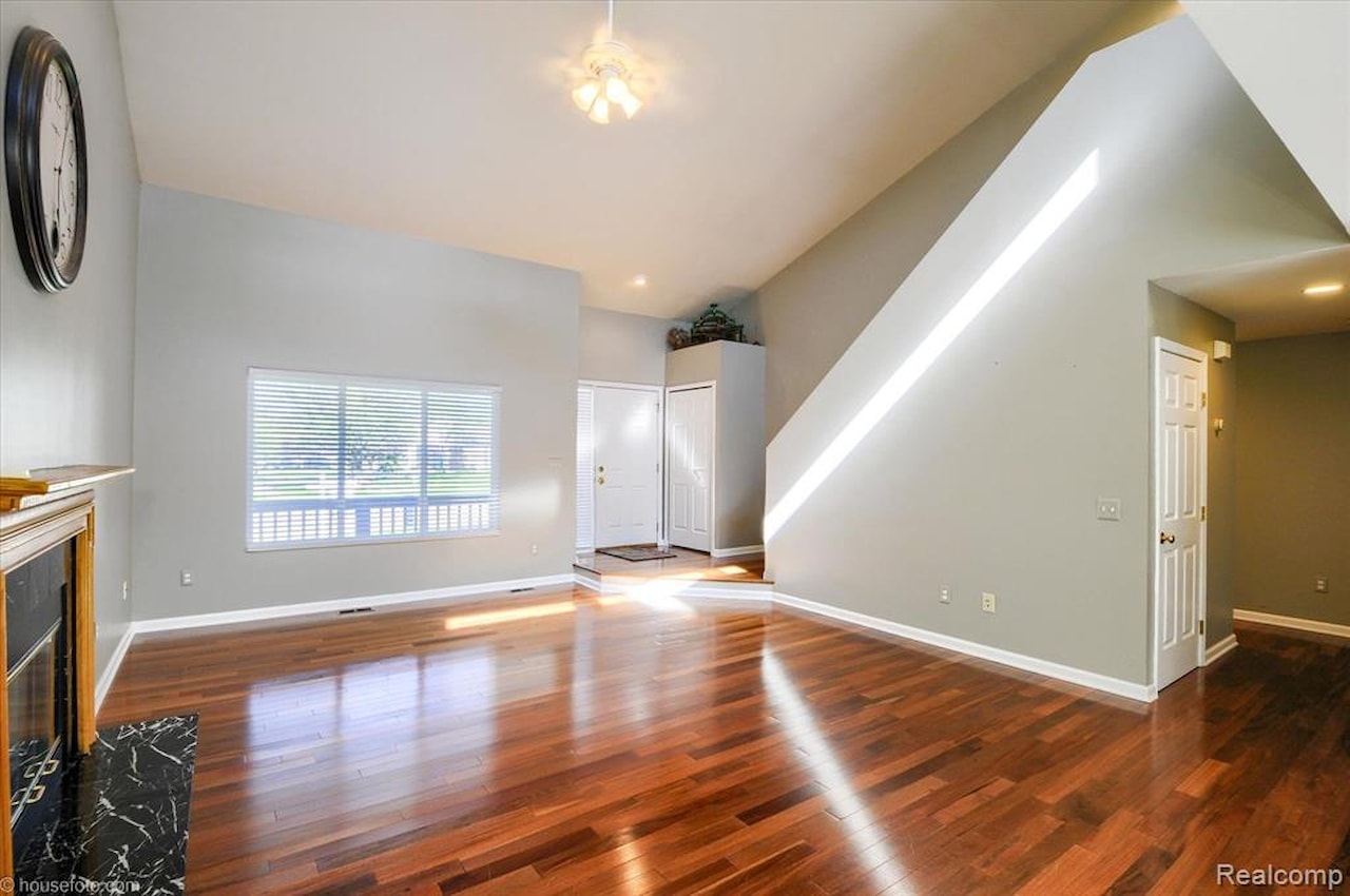 883 Inverness Dr in Oxford Twp, MI Photo 6