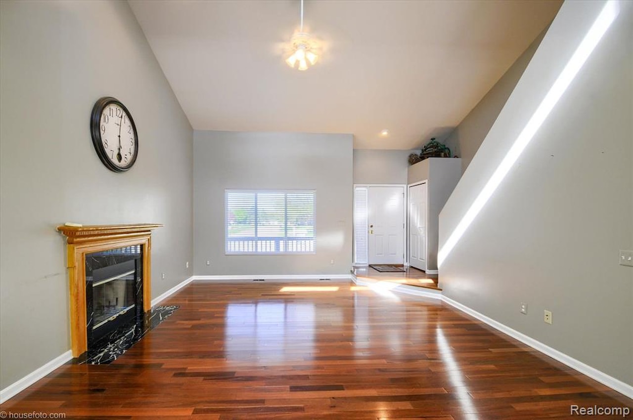 883 Inverness Dr in Oxford Twp, MI Photo 7