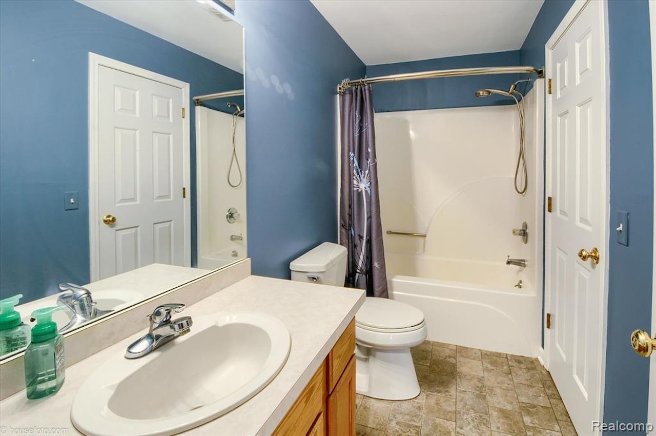 883 Inverness Dr in Oxford Twp, MI Photo 20