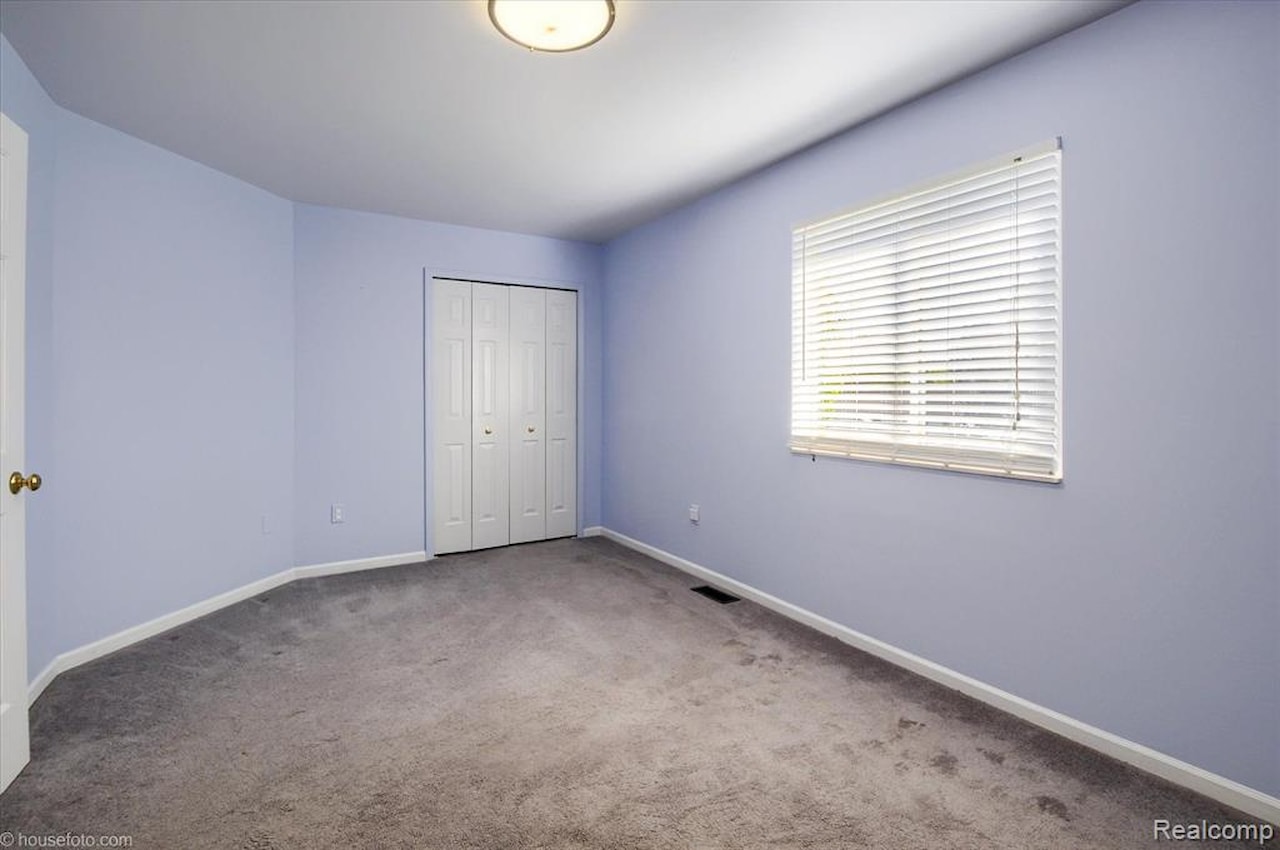 883 Inverness Dr in Oxford Twp, MI Photo 28