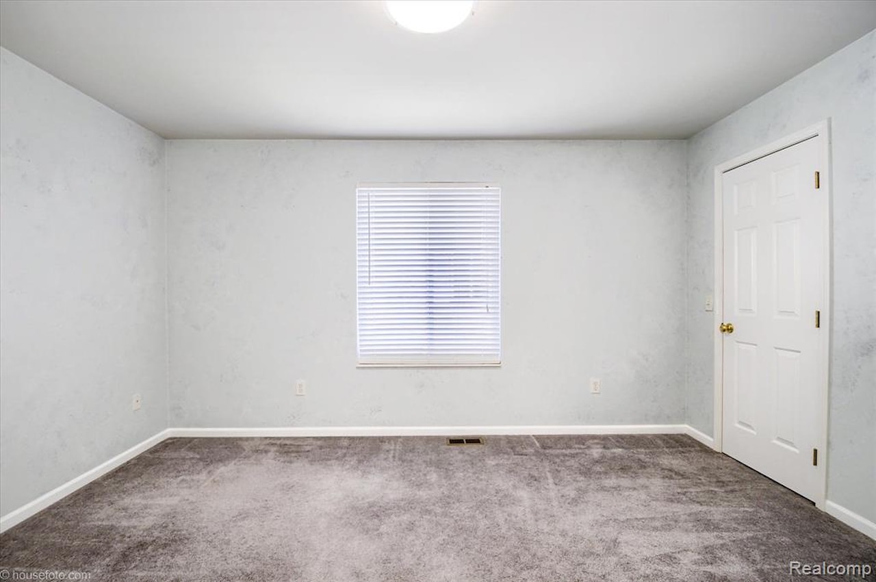 883 Inverness Dr in Oxford Twp, MI Photo 30