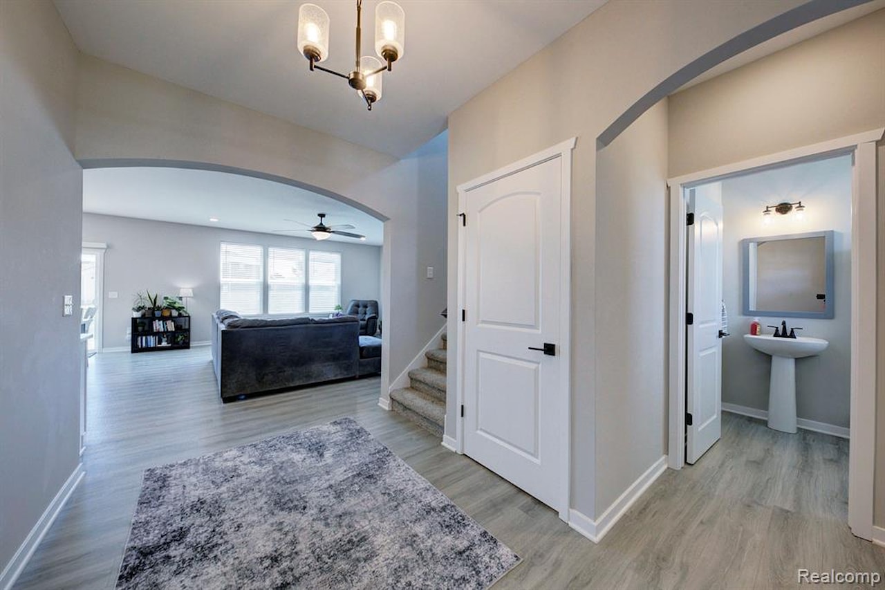 2091 Dabate Dr in Marion Twp, MI Photo 6