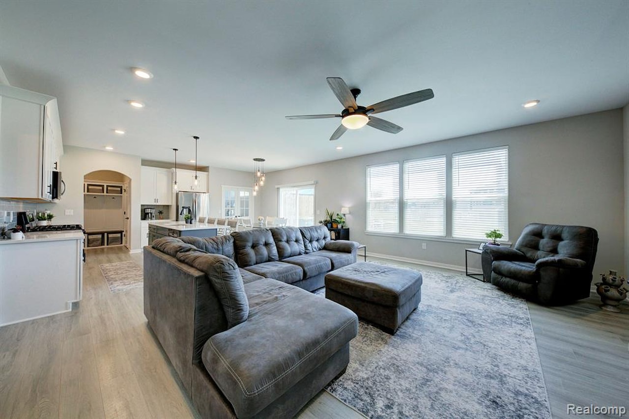 2091 Dabate Dr in Marion Twp, MI Photo 8