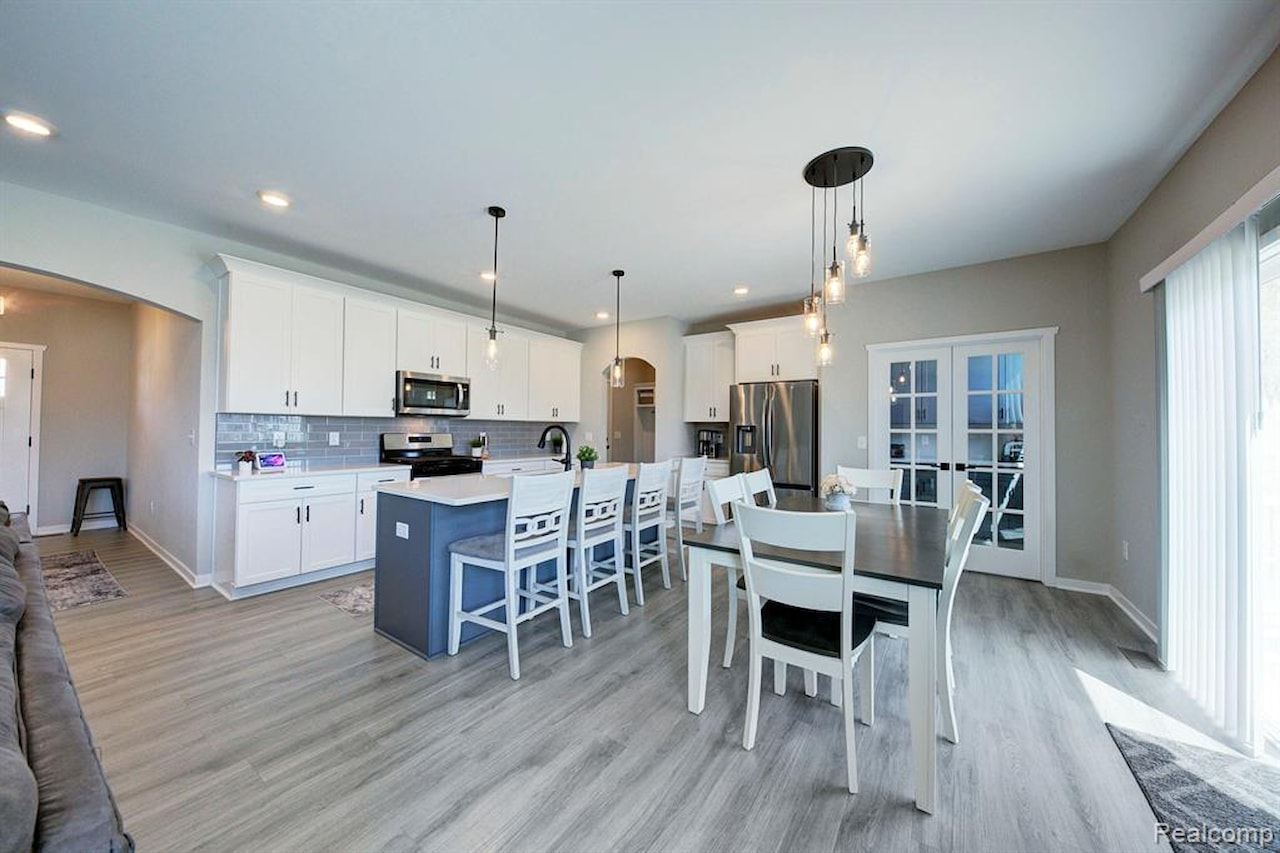 2091 Dabate Dr in Marion Twp, MI Photo 9
