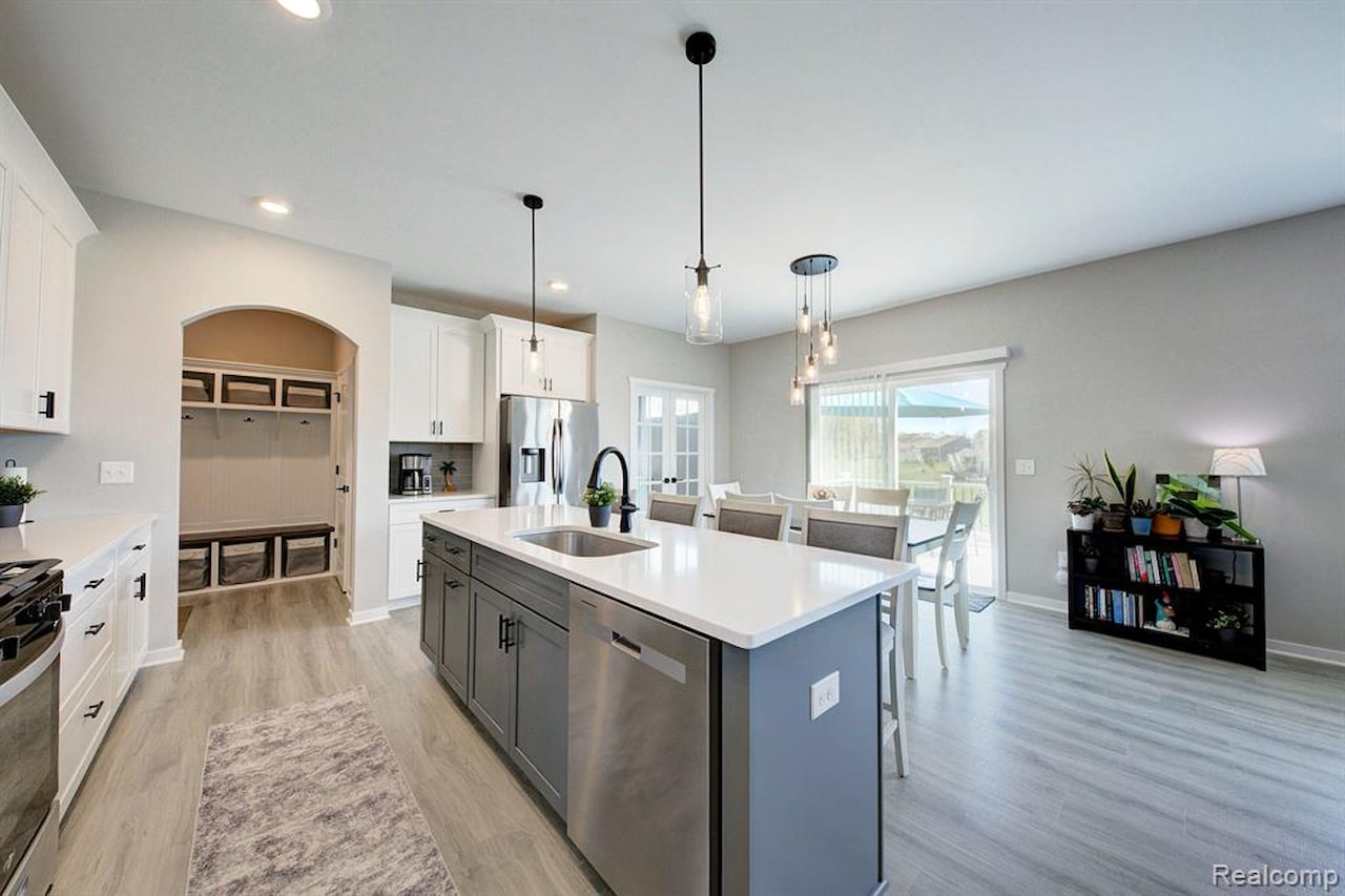 2091 Dabate Dr in Marion Twp, MI Photo 12