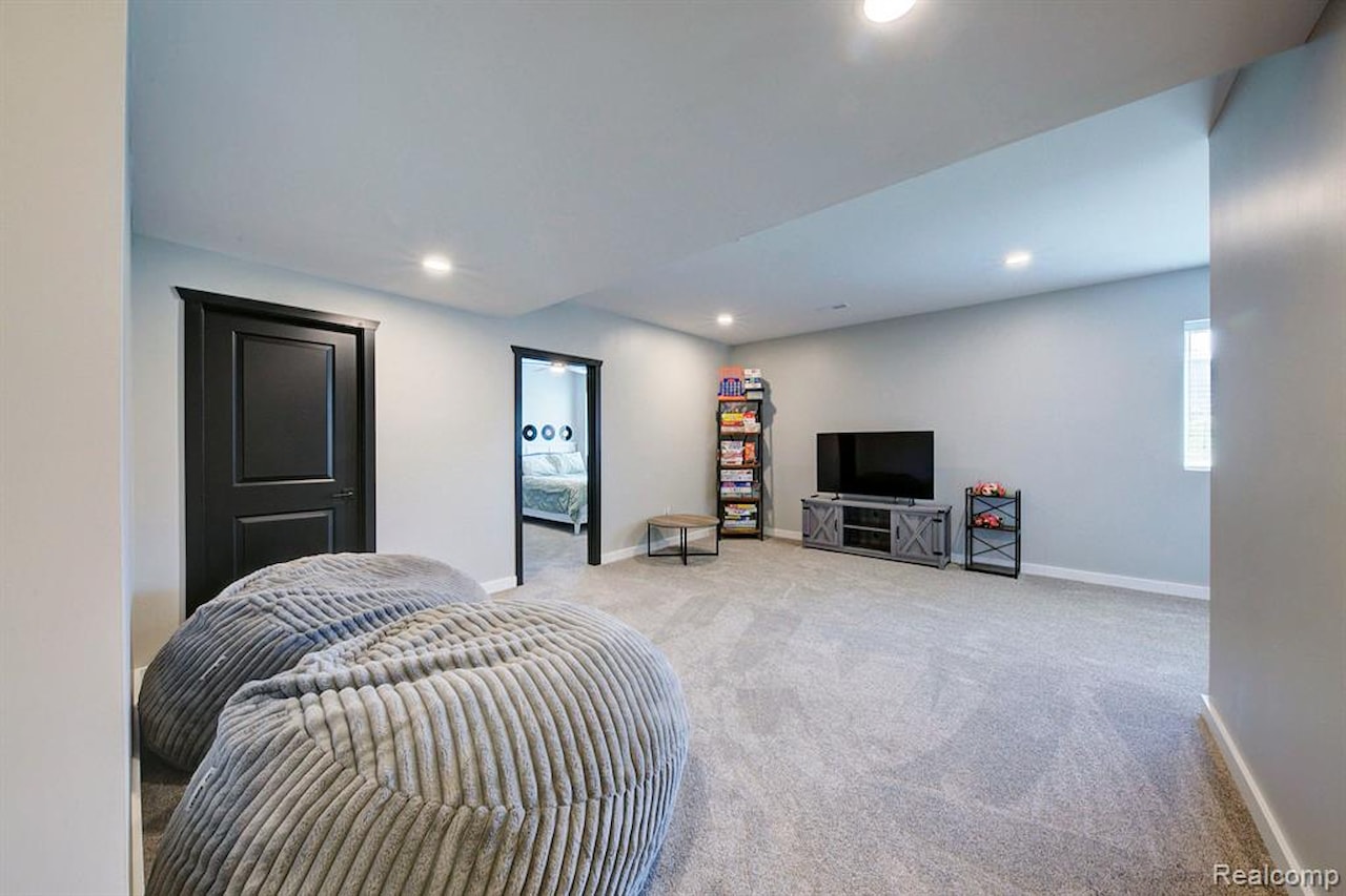 2091 Dabate Dr in Marion Twp, MI Photo 31