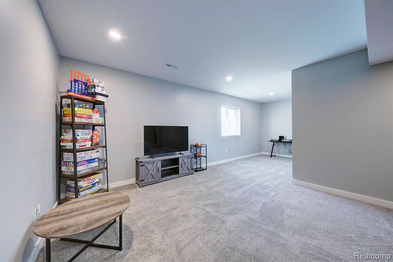 2091 Dabate Dr in Marion Twp, MI Photo 33