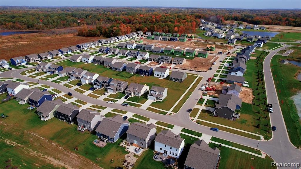 2091 Dabate Dr in Marion Twp, MI Photo 40
